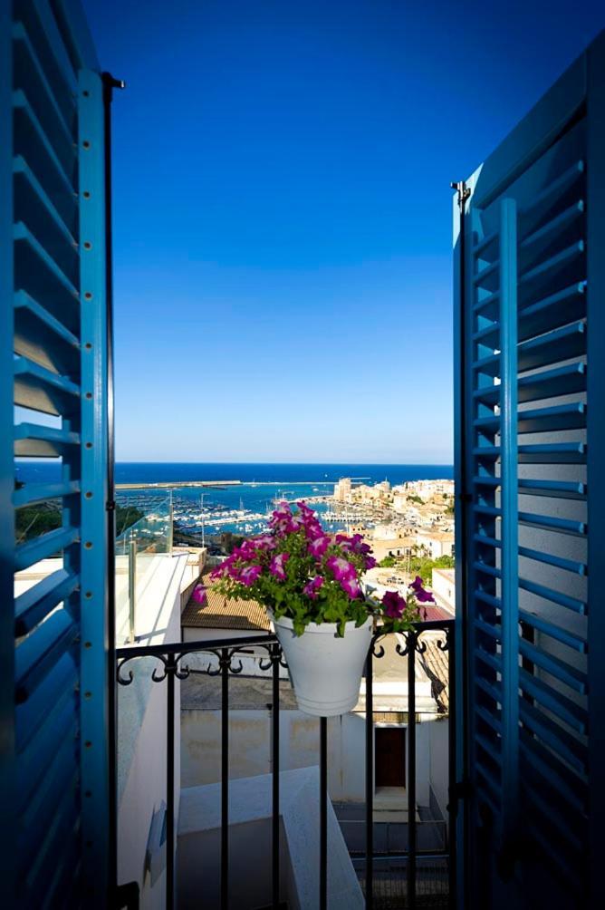 Camera Matrimoniale Superior con Balcone e Vista Mare